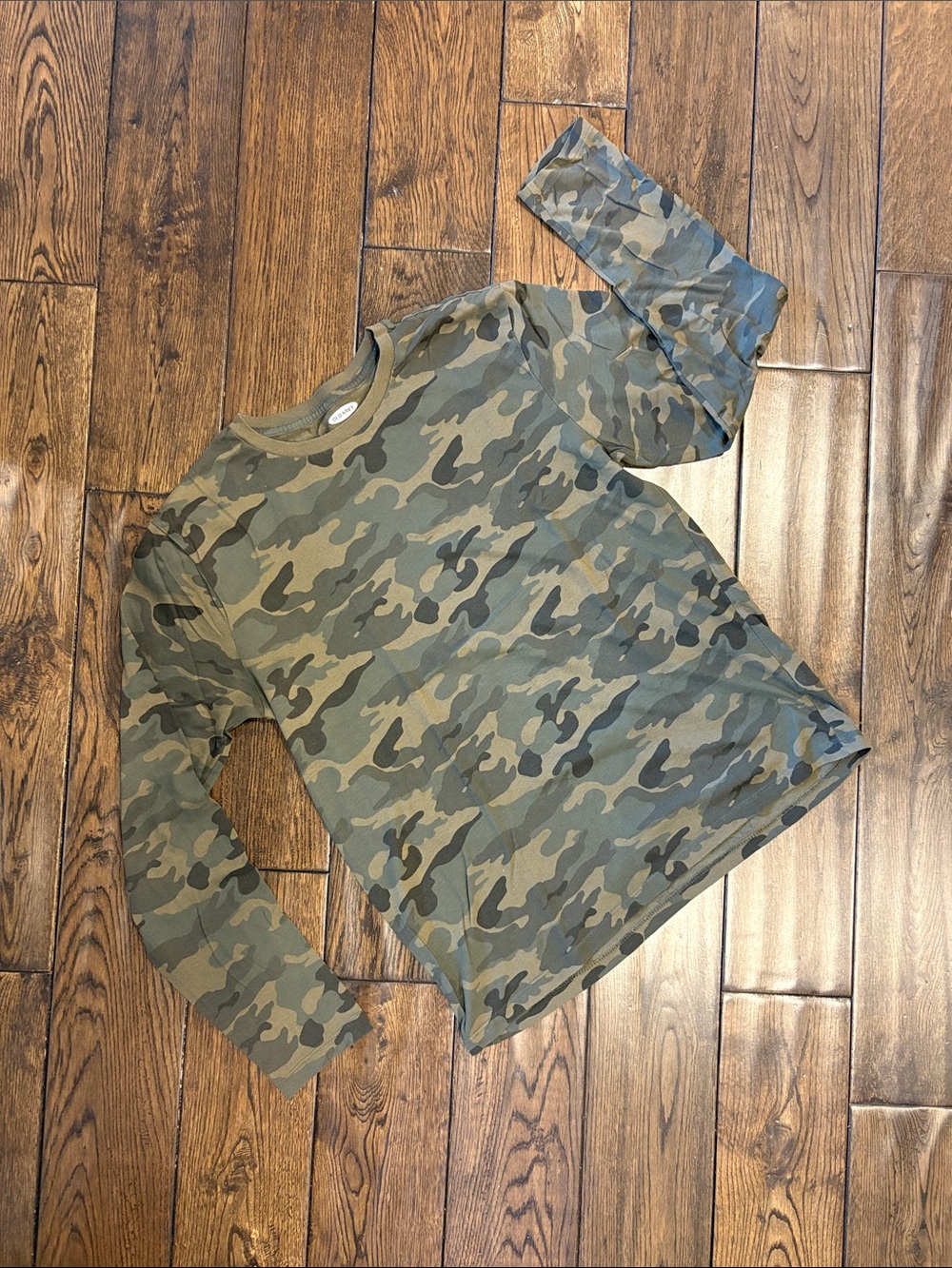 Old Navy Men’s Green Camo Long-Sleeve Tee